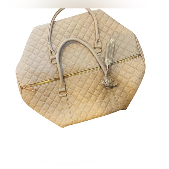 NWT Women’s quilted leather tote - Picture 2 of 5